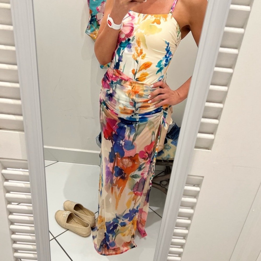ISO- Cosita Linda artisanal flowers in S/M Cover up